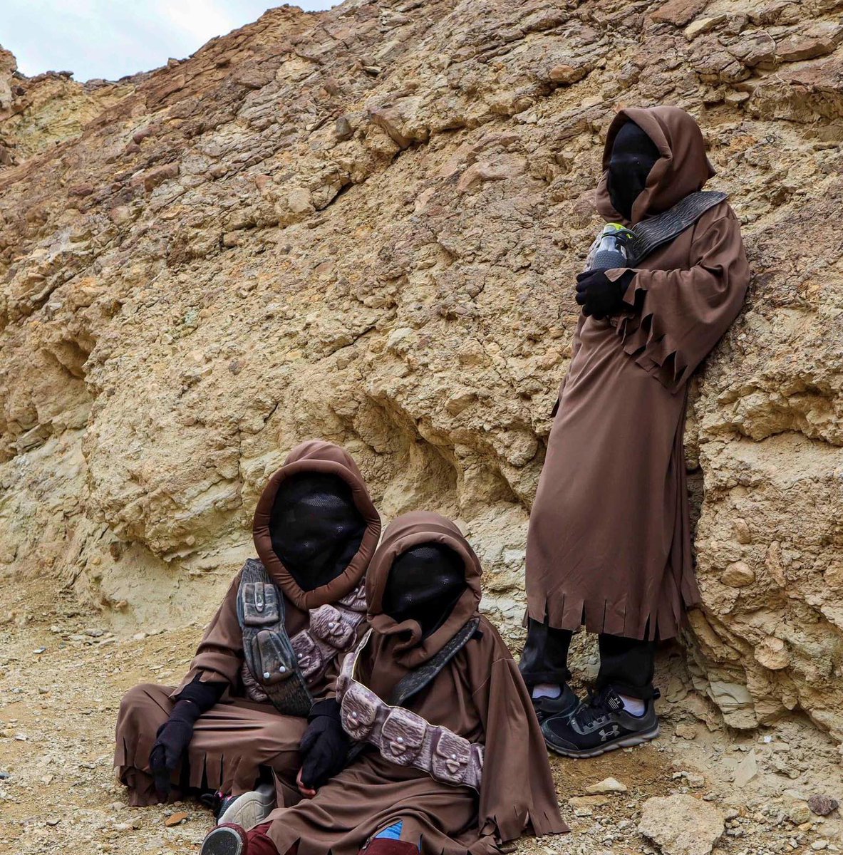 Jawas are passionate scavengers that comb the deserts for scraps to capture and sell. They have a reputation for swindling and selling hastily refurbished equipment and faulty droids. Please stay alert and recreate responsibly. ⁣
⁣
#MayTheFourthBeWithYou
Photo/Matthew Gray