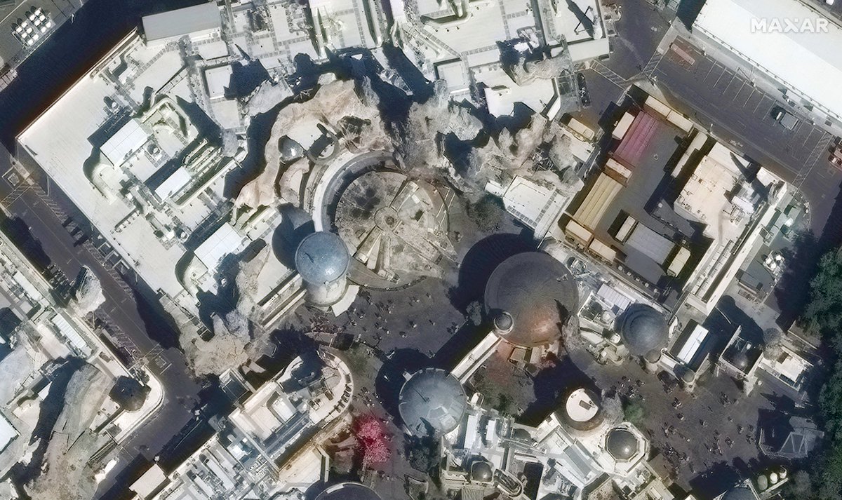 vantortech's tweet photo. Happy #StarWarsDay, #MayThe4thBeWithYou. Enjoy this satellite image of the Star Wars: Galaxyโs Edge themed area located in Disneyland Park in Anaheim, California. https://t.co/tUOEOTPhuS