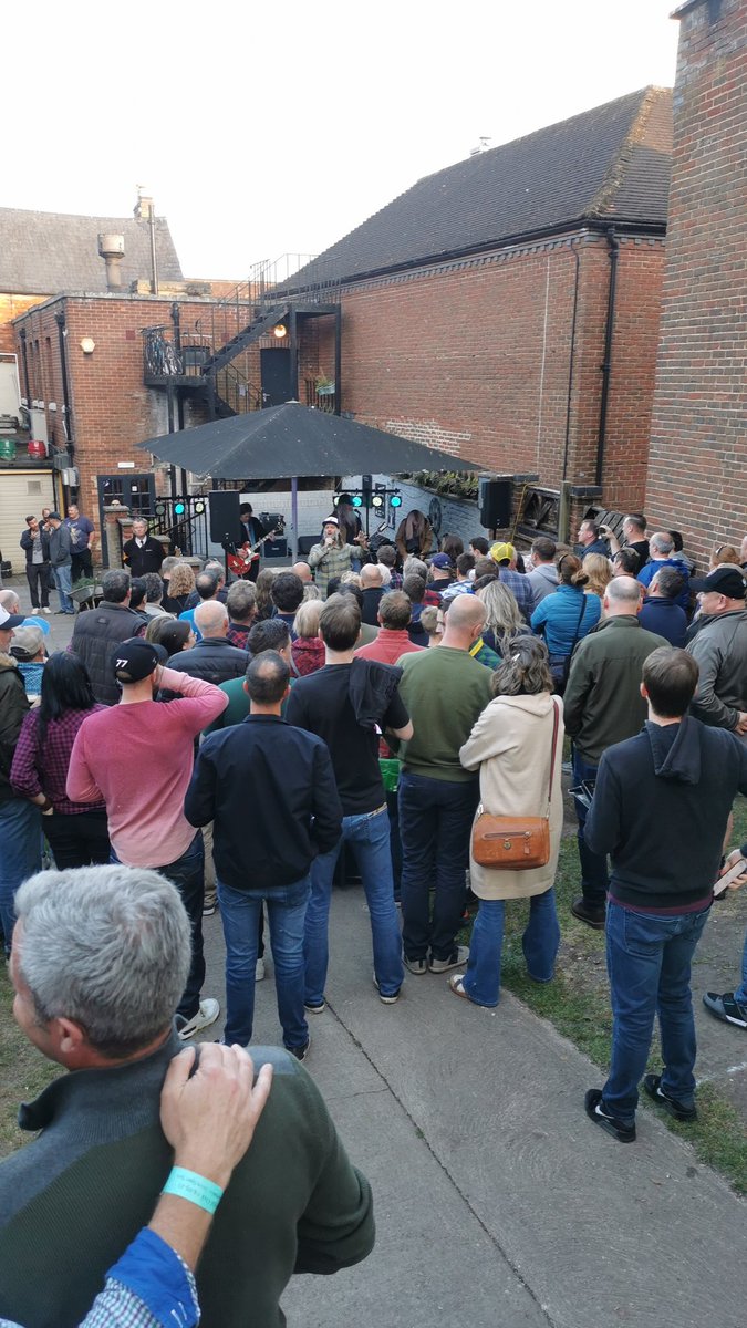 Reef are playing live in our garden <a href="/reefband/">REEF</a> <a href="/BBC6Music/">BBC Radio 6 Music</a> a shout out to live music. Thanks to Roger <a href="/SoundKnowledge_/">Sound Knowledge</a>