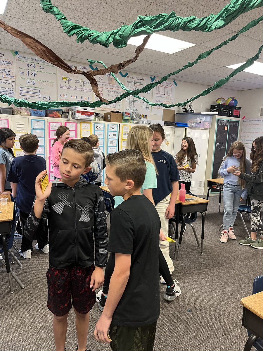RedmonRoos's tweet photo. Reviewing quotations with some Kagan quiz, quiz, trade. @KaganOnline #crockettroos #whywisd #roosread https://t.co/6z9eZupwzj