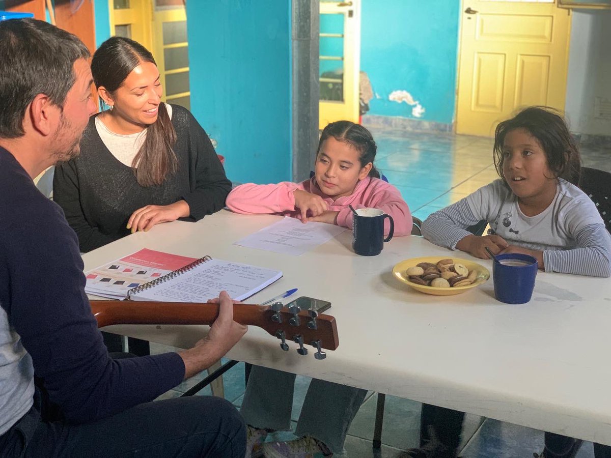 Hoy comenzamos con el proyecto Mi barrio es así📍
La propuesta está orientada a que, mediante diferentes textos, chicos de entre 8 y 12 años puedan expresar sus emociones, sueños y experiencias en el barrio🤩 para luego juntos convertirlo en canción.