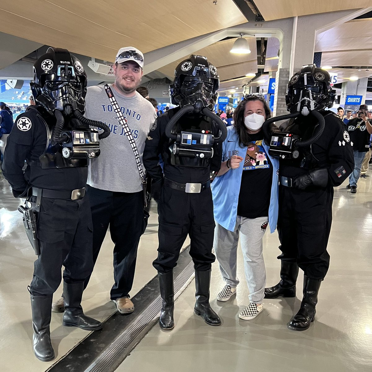 rookierhonda15's tweet photo. My birthday ballgame on Star Wars night. Come on now!
#MayTheFourthBeWith #StarWarsNight #HappyBirthdayToMeeeee 💚 @BlueJays https://t.co/h7Gu39aWlr