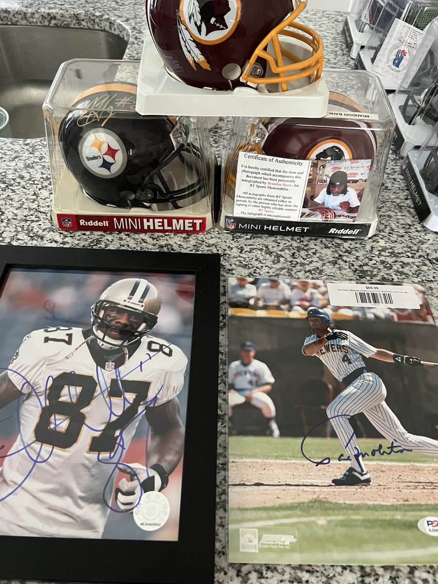 Chunter3_'s tweet image. 🏈⚾️Memorabilia Giveaway 🏈 ⚾️            
First 25 and subs or sub gifters will be entered into a raffle where we will give a winners choice of the items below.
# Evan Royster Mini Helmet,#Brandin Banks mini, #Verron Haynes mini, #Paul Molitor, or #87 twitch.tv/lordbrotha_c3