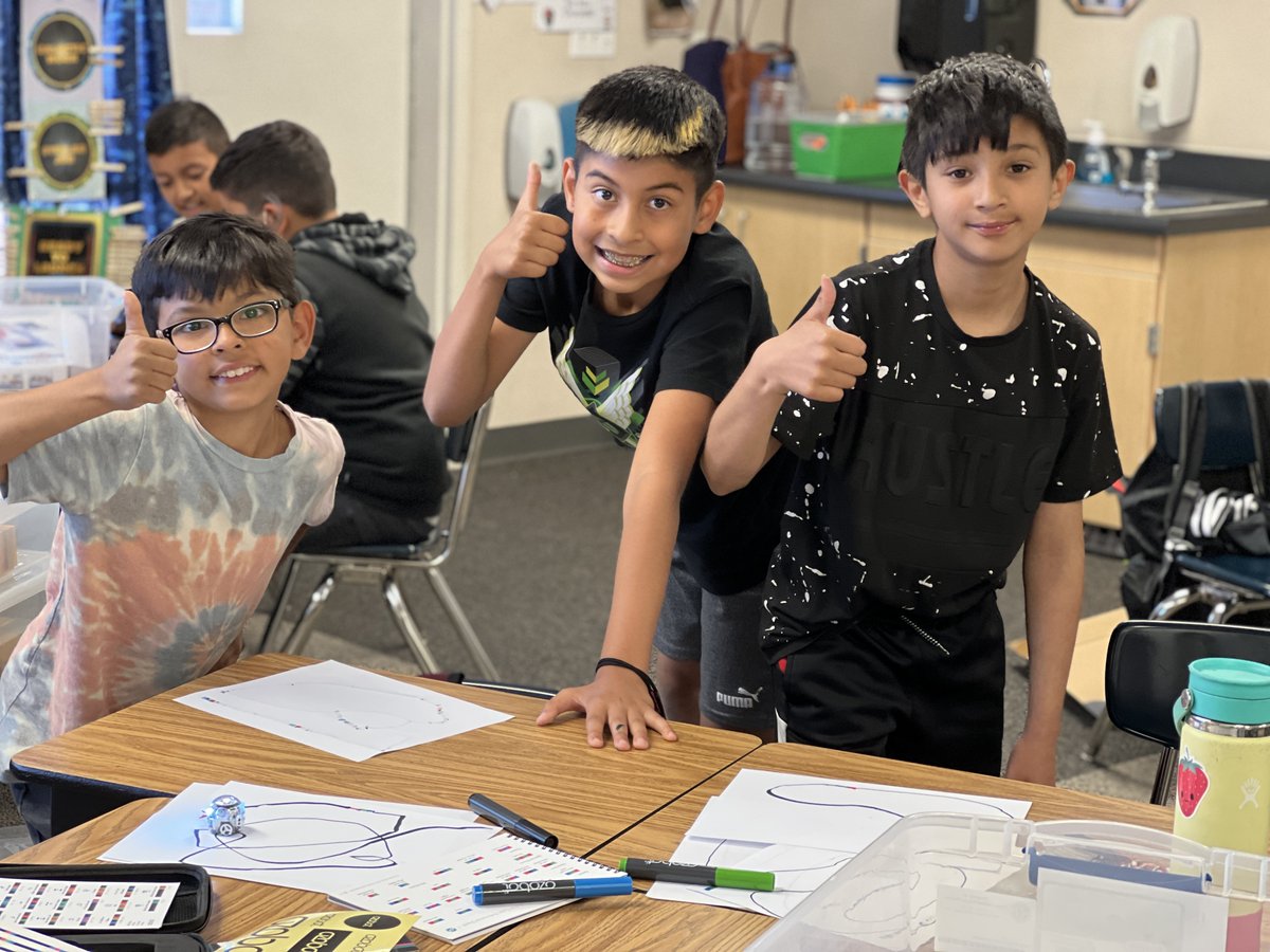 CeresUSD's tweet photo. Third-graders at Lucas Elementary Dual Language Academy had a blast exploring robots and circuitry! 🦉🤖 #CeresEdTech #LearningIsFun #CeresLearns https://t.co/ZQINShQynS