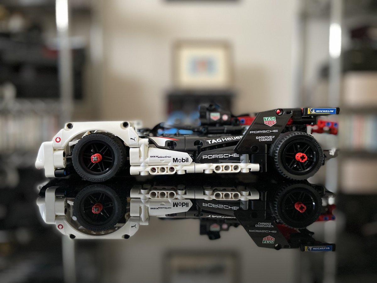 newspacedesign9's tweet photo. LEGO TECHNIC  PORSCHE 99X Formula E
#ポルシェ #LEGO #legotechnic #レゴランド #レゴ部 #大人レゴ #legoart #ポルシェ918 #スポーツカー https://t.co/sPnxKxCubZ