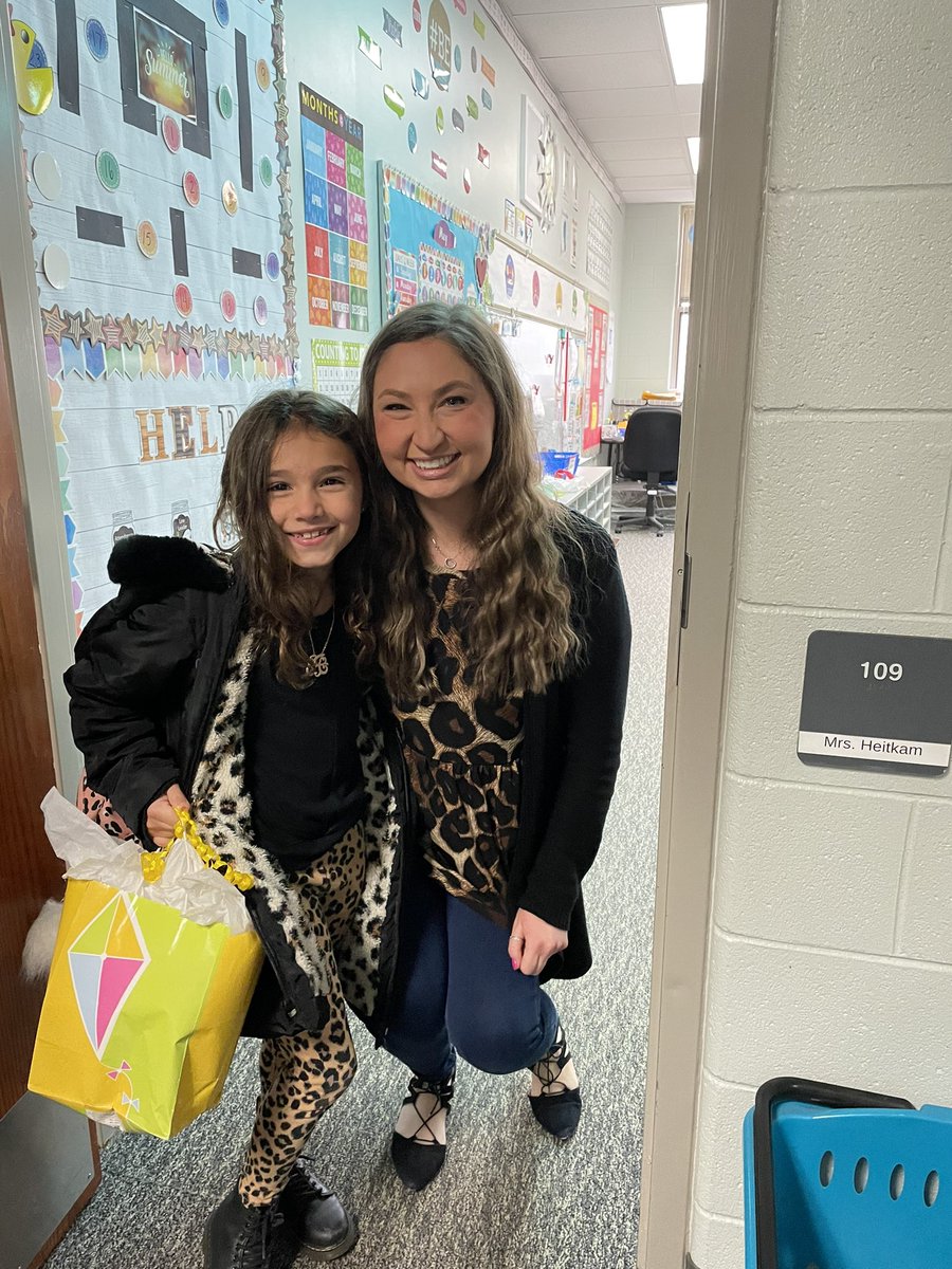 Miss Ott tweet media