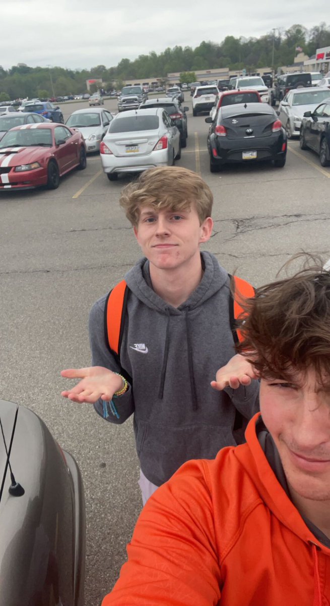 corey gets the first kill of the final round 
#spencermillsmoment