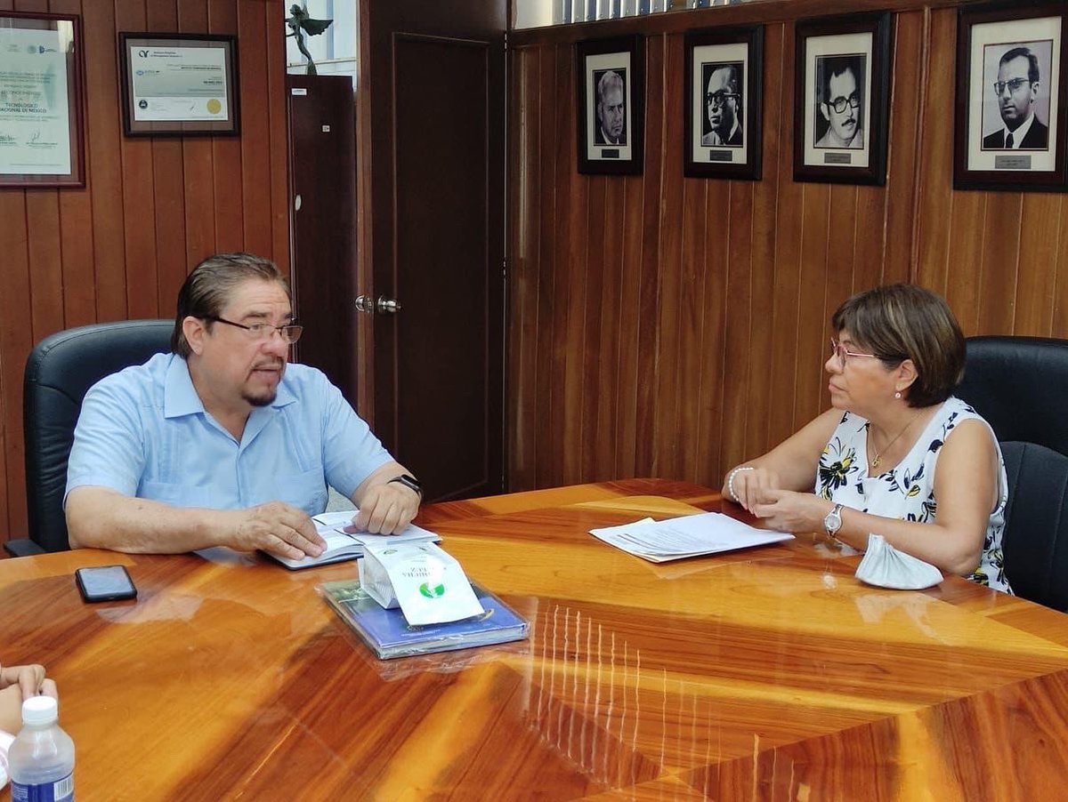 Manuel_Rogel's tweet photo. Hoy acompañe a la diputada federal @espejohernandez en una reunión con el director del ITVER Dr. Marcó Salgado dónde se planteó el interés de “IFM efector”una empresa alemana con sede en Cdmx que está interesada en crear un vínculo muy estrecho con esta institución.#ITVER https://t.co/4qx9fQ2Bbm