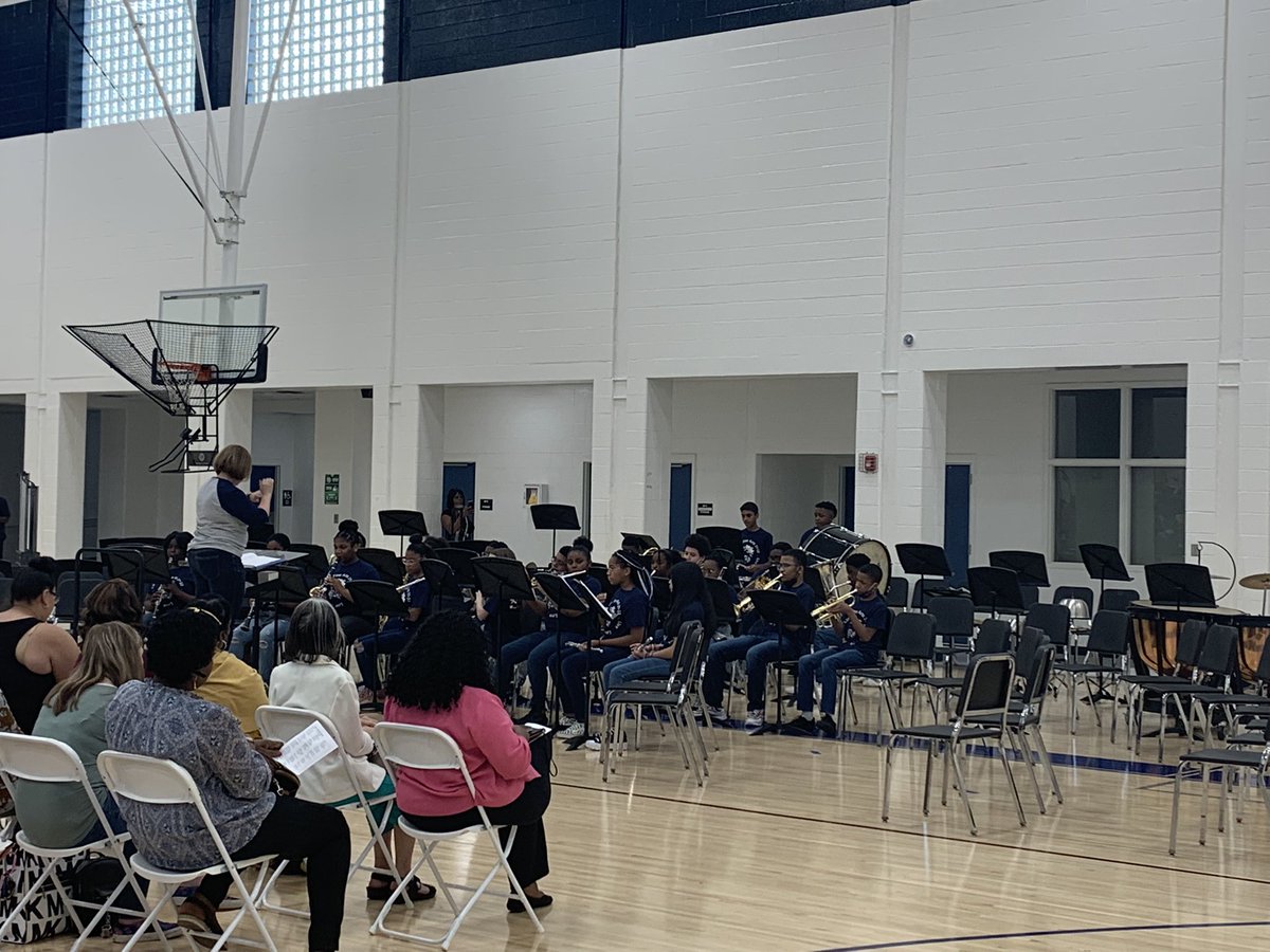 LuellaMS_HCS's tweet photo. LMS 7th grade band is amazing!  #HCSFineArts LHS_HCS https://t.co/vEtx7Ahq27
