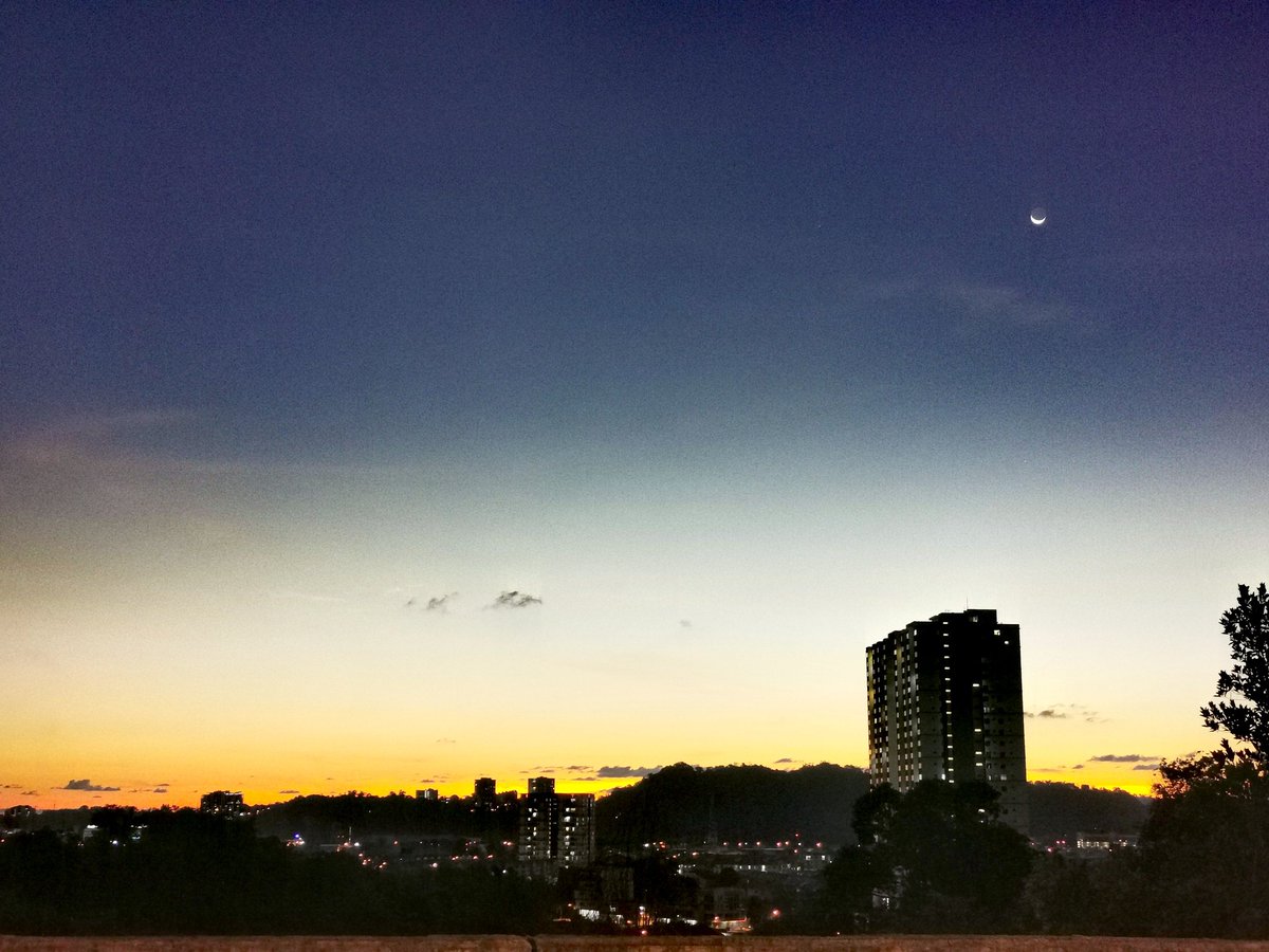 lylyngz's tweet photo. SubhanaAllah 🌙 https://t.co/OujZnShzqE