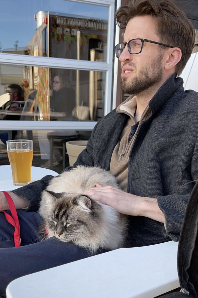 Ko_wall's tweet photo. Yeah I take my cat to the bar, so what. I actually think he enjoys it more than I do. https://t.co/sHOzl4BPjl