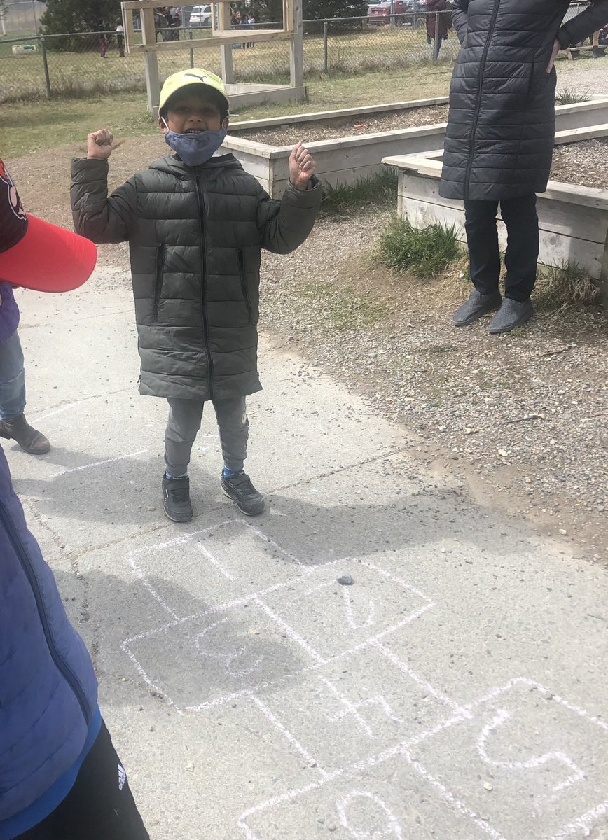Madame_Kennedy's tweet photo. Lots of outside fun with chalk today! ☀️🖍 #hopscotch #chalkfun @MDEschool @NLESDCA https://t.co/Wv4rLD9og4