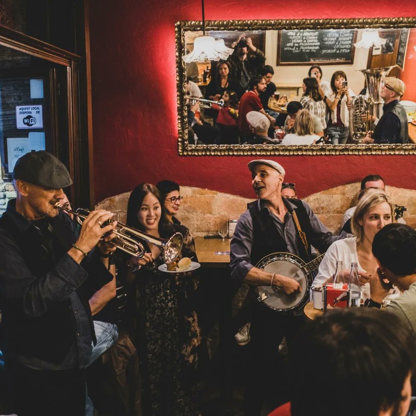 Divendres passat vam poder gaudir i participar del Girona Jazz Day @intljazzday organitzat pel @sunsetjazzclub. Amb ganes de tornar-hi l'any que ve. Gràcies per les fantàstiques fotos @jordi_renart . #jazzday #internationaljazzday #gironajazz