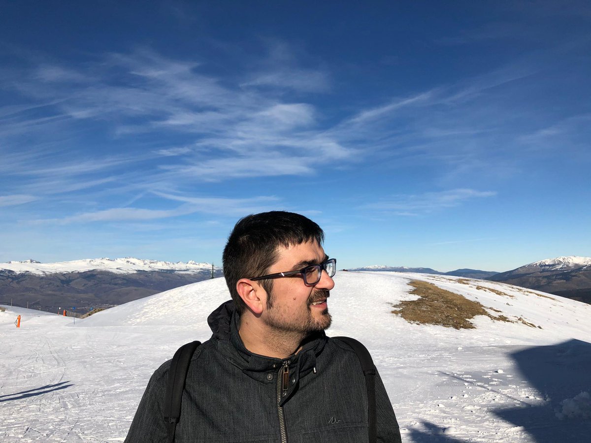 LaSalleCat's tweet image. Hem parlat amb l Òscar Martínez, tutor de La Salle Horta. L'Òscar és un dels impulsors l'Operació Montserrat'. Aprofitant que aquest cap de setmana se celebra la 45a #PAPAM hem volgut saber més d'aquesta iniciativa. #EstàsACasa #MiraMésEnllà #SomLaSalle ow.ly/HqUR30siUn3