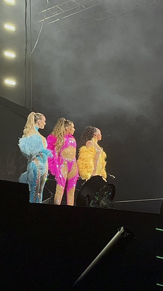 wasabisworld's tweet photo. they all got ponytails tonight! https://t.co/gYLiffnTlc