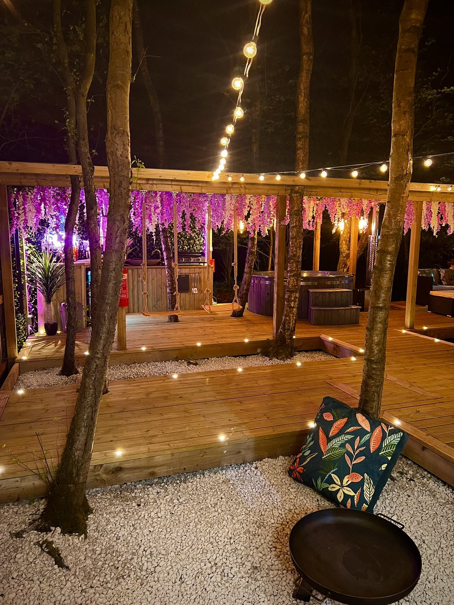 SecretGlamping's tweet photo. The perfect girls staycation 🌸🍾💫 https://t.co/63HSvTfPE0