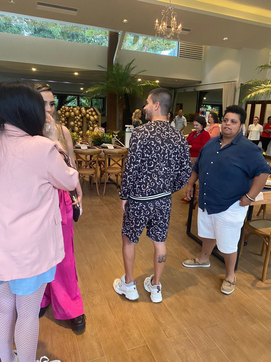 qgaguiarthur's tweet photo. O look de milhõessss do gato 🥹

CHURRASCO DO AGUIAR
#ArthurAguiar #EstrelaRealityShow
#SECAwards #TeamAguiar https://t.co/8DsgA4Mje8