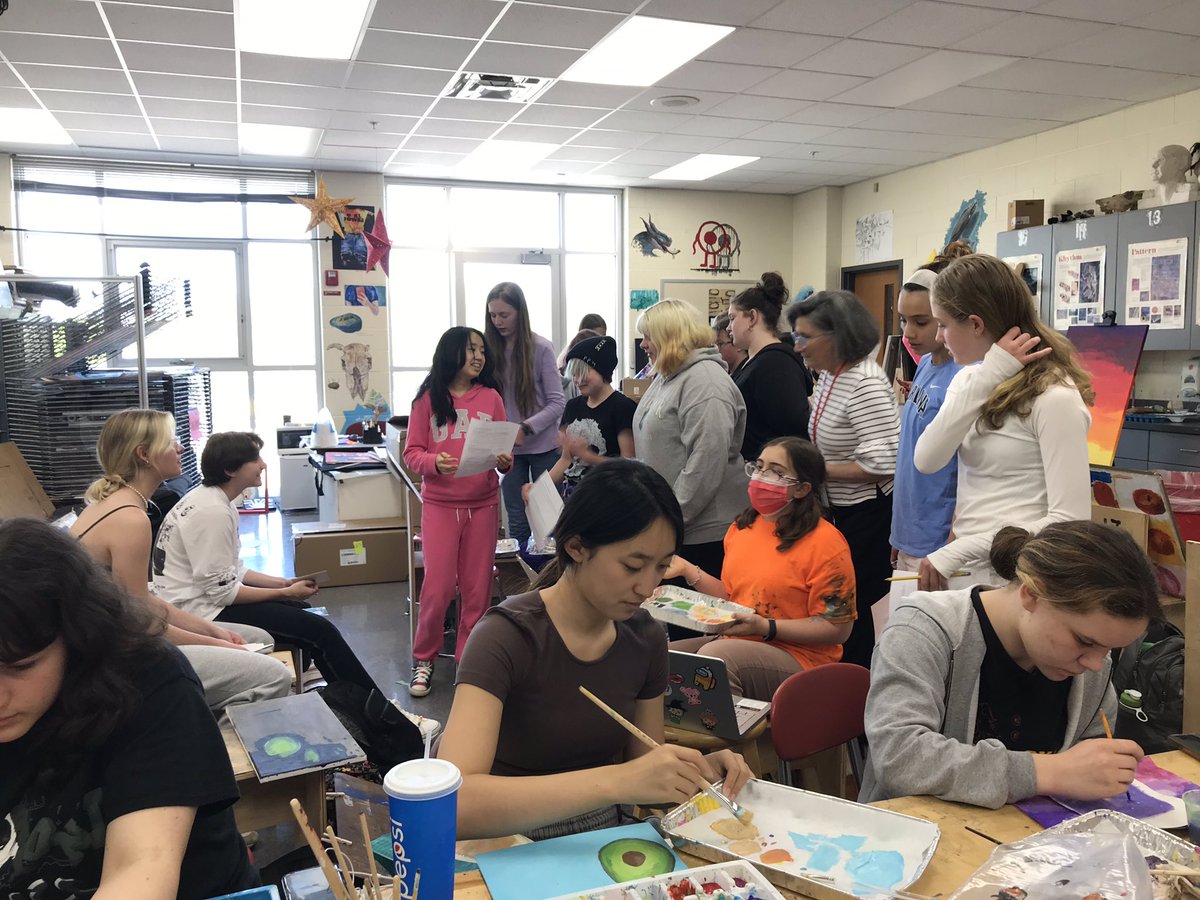 KimR_ART's tweet photo. Ms. Pfeiffer’s HS Drawing &amp; Painting class and Ms. Richardson’s 7th grade Studio Art class collaborated on an art critique. Both groups were inspired by each other’s creativity as they shared their artwork &amp; received valuable feedback from one another. #IHPromise @imaginewhatifwe https://t.co/JVeXcFmUns
