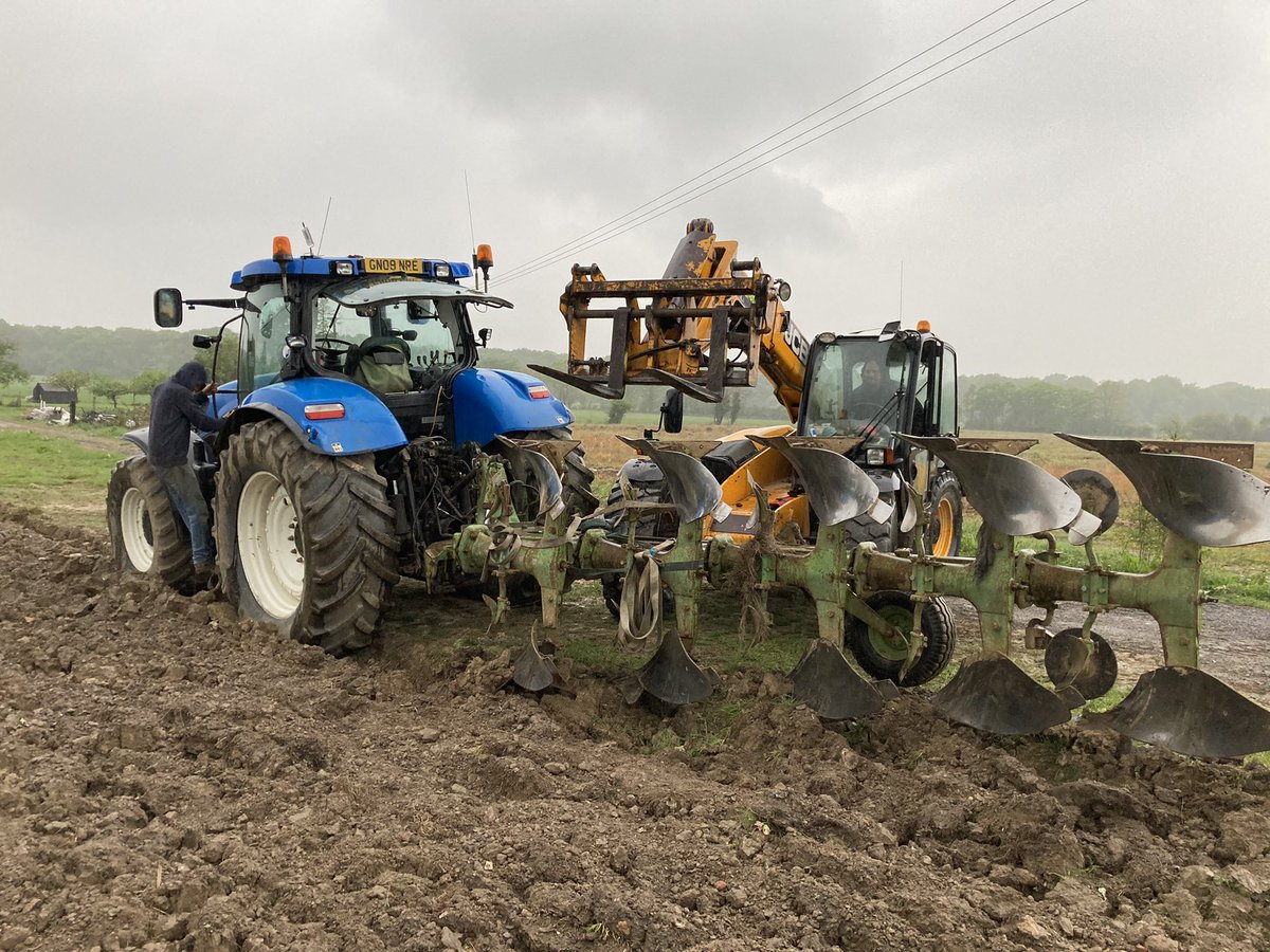 No1FarmerGuy's tweet photo. And that’s another reason why ploughs are banned on this farm. #JustJob #Contracting Construction compound reinstatement…
Mind you, made it rain! 👍😎👍 https://t.co/cmHwdKUo8W