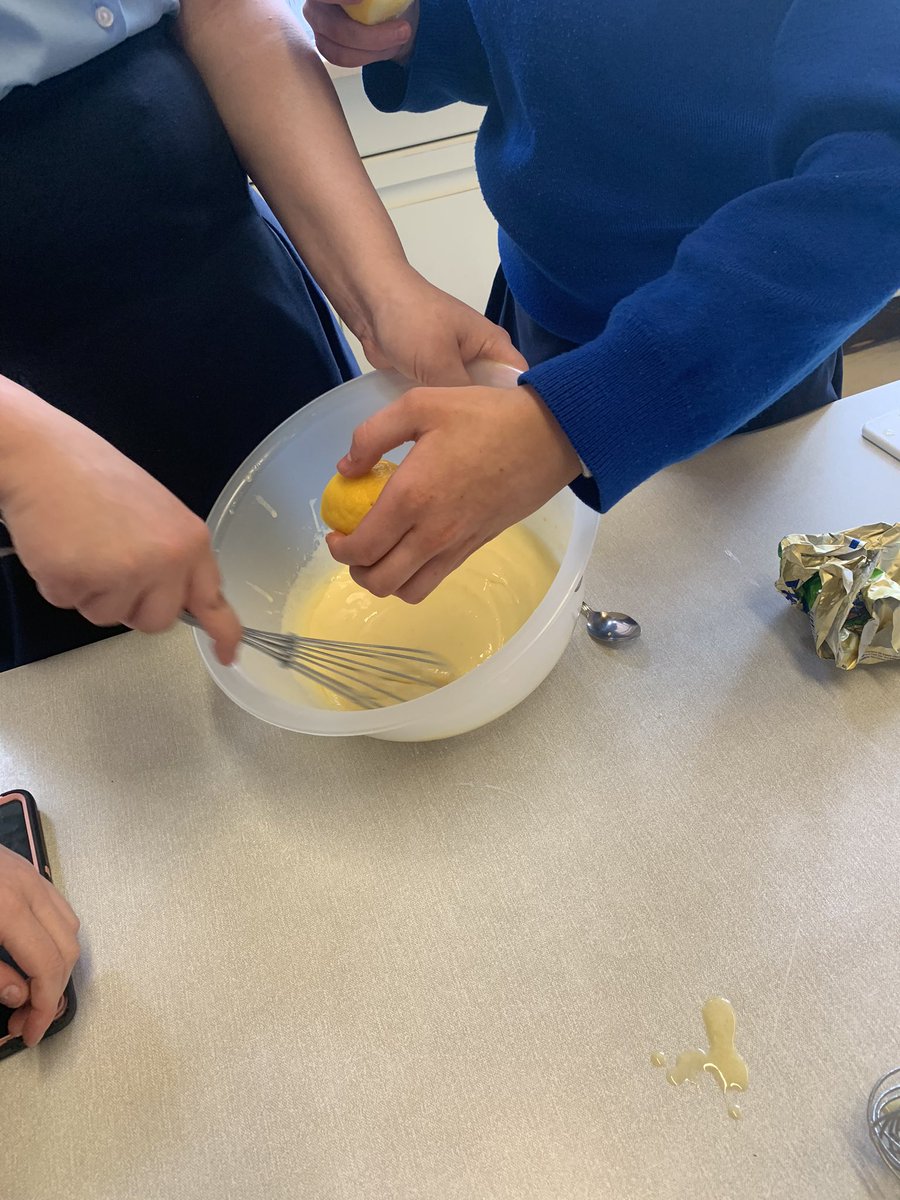 Today 10A/B Spanish pupils researched and wrote their own recipes for delicious magdalenas before making them this afternoon #muybuentrabajo 🤩🇪🇸 <a href="/NICILT/">NICILT</a>