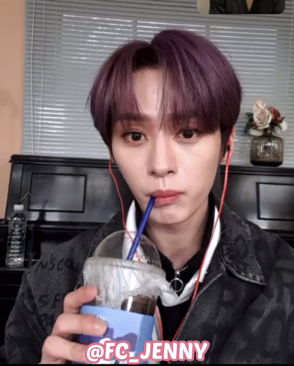 file1025's tweet photo. #LeeKnow #리노 ♡ @Stray_Kids https://t.co/pwLIGSgVPv