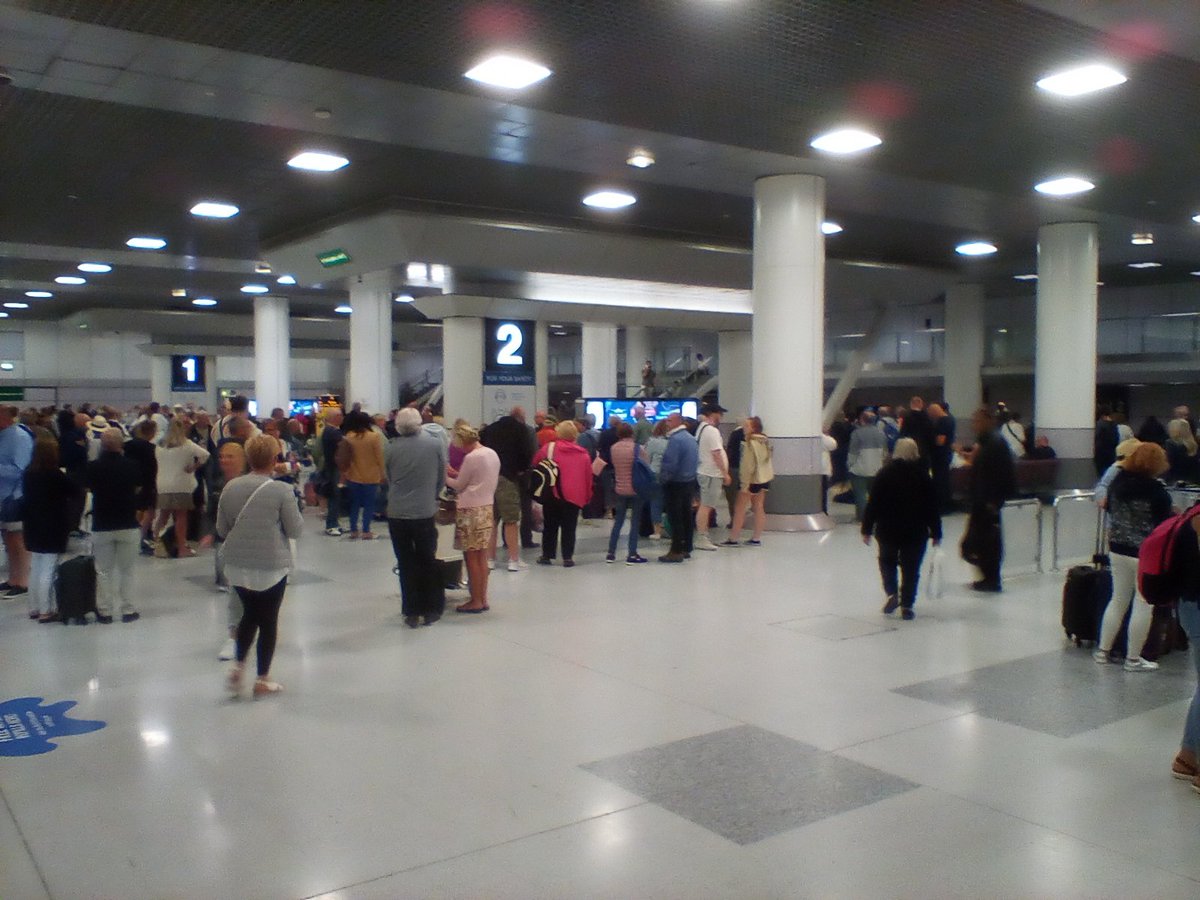EX_MX15's tweet photo. So you have seen the chaos at @manairport departures recently.
 There is similar delays in Arrivals as well. 30 mins to get Airbridge to plane door. Still waiting for bags since touching down 2 hours ago. Hundreds of unclaimed bags littering Arrivals baggage claim hall. https://t.co/KZV3I5U4jx