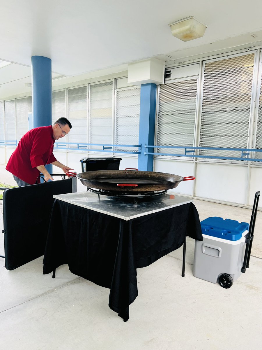 BroadmoorSchool's tweet photo. Nothing like a delicious PAELLA to salute the BEST in @MDCPS! @BroadmoorSchool @MDCPSCentral @SuptDotres #TeacherAppreciationWeek #RecapturingTheVision https://t.co/cMhq55Yzjr