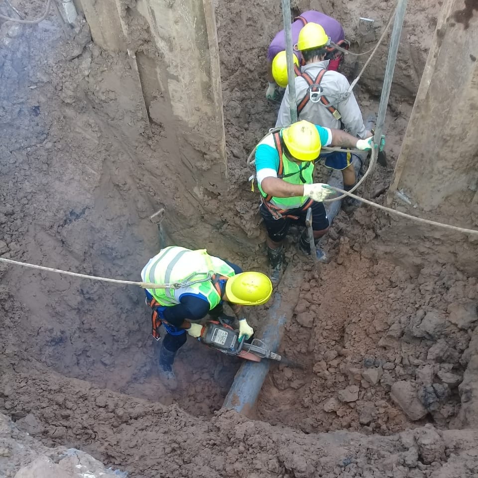 chacosameep's tweet photo. 🚧 Obras de saneamiento en #SanMartín
 
👷‍♂️ Llevamos adelante la reparación del colector #cloacal 🕳️ en las calles Mitre y Brown para mejorar el sistema de efluentes en la localidad. https://t.co/M5EO9A36FQ