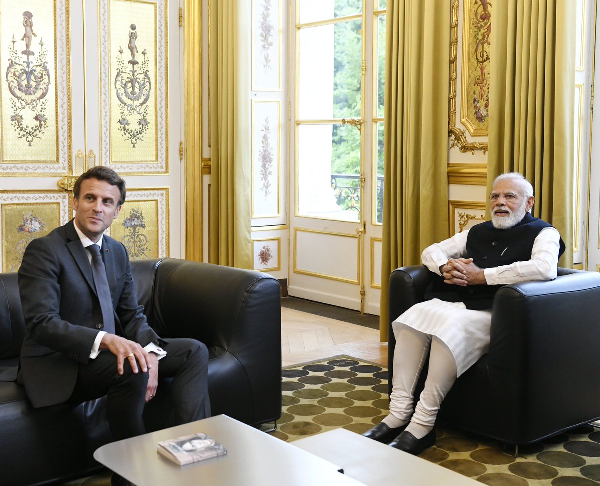 Narendra Modi (@narendramodi) on Twitter photo Je suis ravi, comme toujours, de voir mon ami <a href="/EmmanuelMacron/">Emmanuel Macron</a>. Nous avons longuement discuté de questions bilatérales et internationales. L'Inde et la France sont de fiers partenaires de développement, avec un partenariat concernant des secteurs variés. Je suis ravi, comme toujours, de voir mon ami <a href="/EmmanuelMacron/">Emmanuel Macron</a>. Nous avons longuement discuté de questions bilatérales et internationales. L'Inde et la France sont de fiers partenaires de développement, avec un partenariat concernant des secteurs variés.