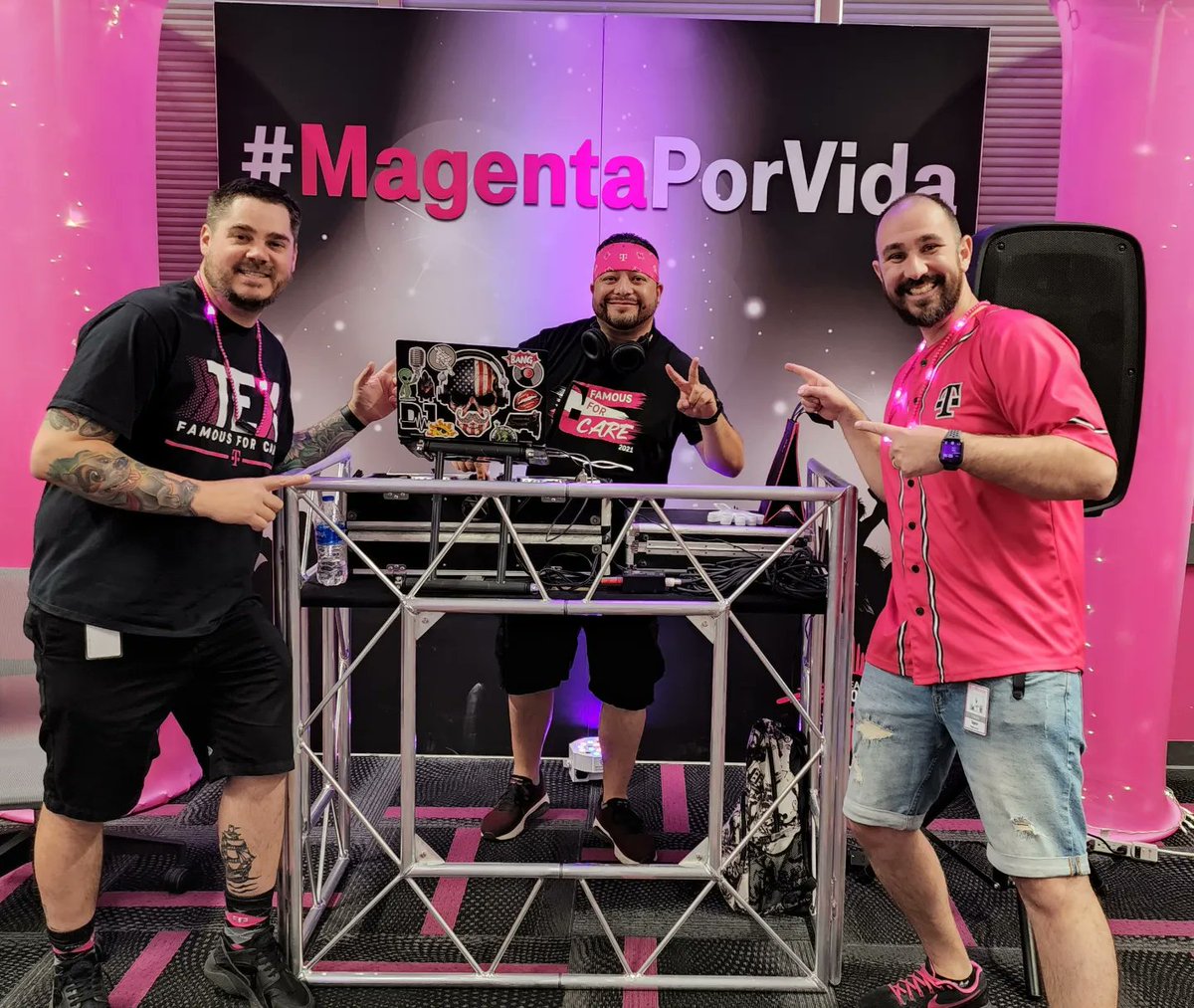 team505menaul's tweet photo. Changing wireless for good for our customers with @tmobile Internet Freedom! I don't know about you, but we feel good! #UncarrierMove #FreedomToSwitch #FreedomToSave #FinallyFeelThanked @MikeSievert @JonFreier @marknolanmfn @JoePreston01 @JKalena123 https://t.co/2CvJ9h9GYC