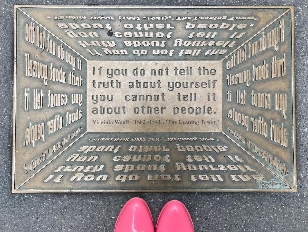 helena_rho's tweet photo. It’s Day 2 of my takeover of @ChicagoRevBooks Instagram. Pics of pink clogs I used to wear on call as a pediatric resident and the tips of my pink rain boots on Library Walk near @nypl  
#AmericanSeoul
#VirginiaWoolf https://t.co/lvrdMjmBf5