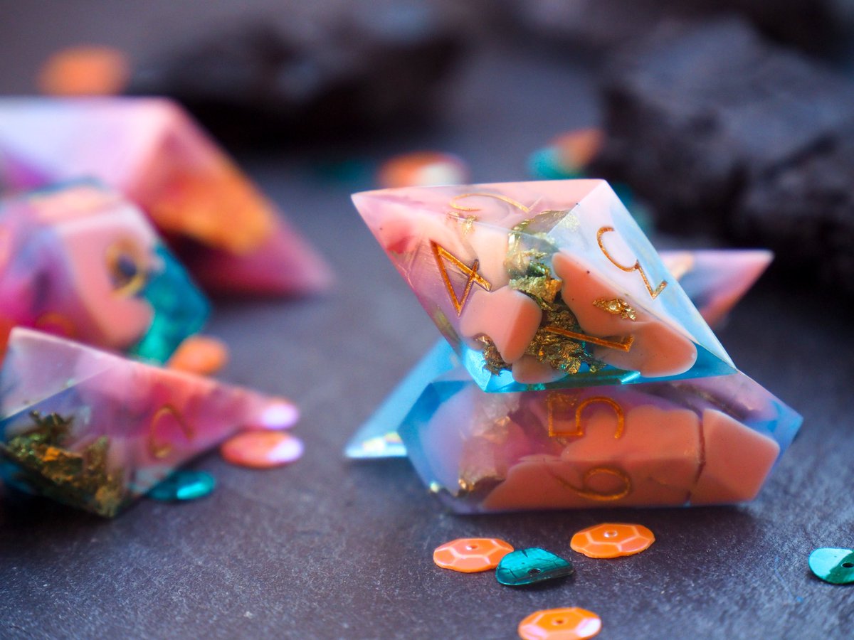 merlinsdices's tweet photo. I love this set💖💙
#dice #handmade #handmadedice #resindice #diceporn #photography #diceart #mtg #dnd #dnddice #diceset #dicesets #merlinsdices #dicelovers #dicecollector #dicecollection #dicemaker  #dicemakers #magicthegathering https://t.co/6UUyAQcYXL