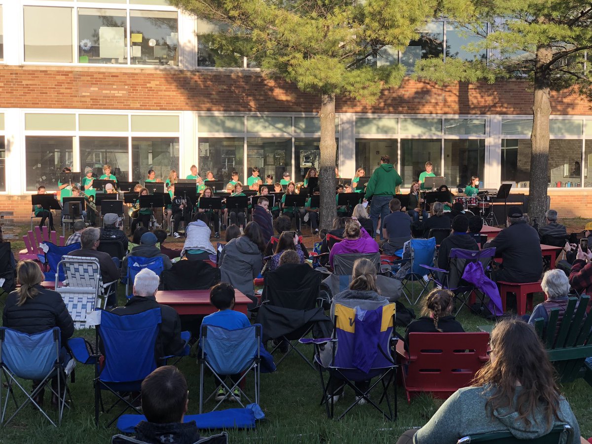 SVMSEdina's tweet photo. We had a great evening last night in the South View courtyard for the return of the SVMS Jazz Pie Social!  Jazz music was performed by the SV jazz bands and pie was enjoyed by all! https://t.co/EZtBUMSl1g