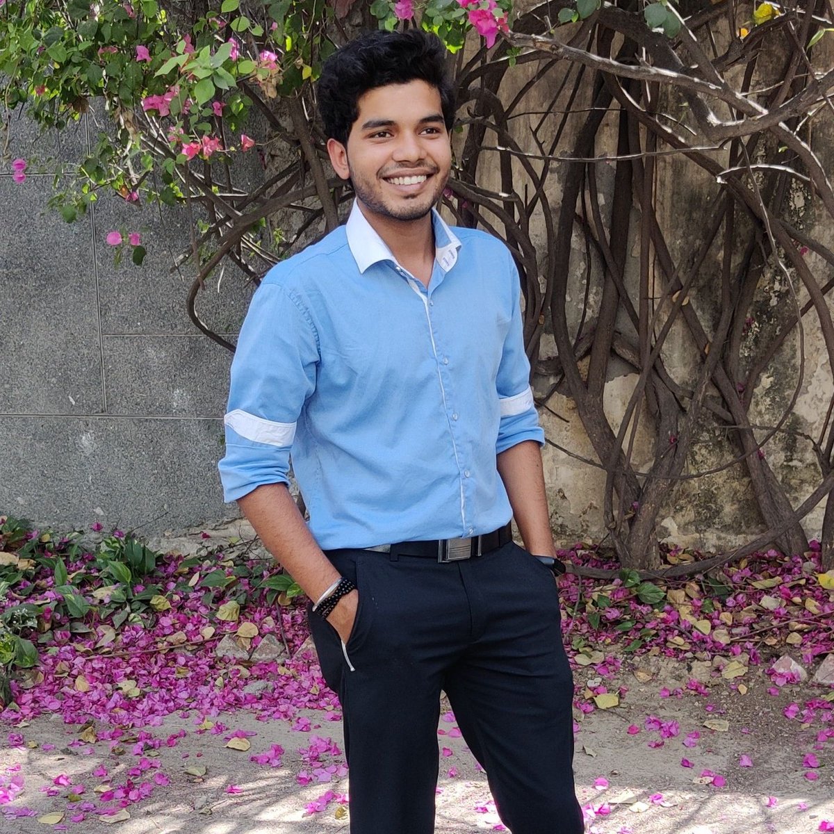 ShivalMishra's tweet photo. #NewProfilePic https://t.co/9fhWl3Xns9