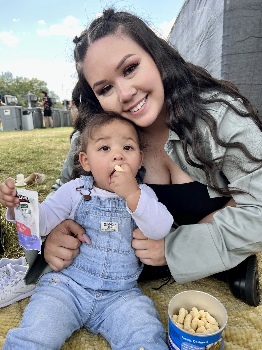 J3SSSIC4's tweet photo. It was only right to have Nova Sol at Sol Blume 🌸 thank u for being the best baby https://t.co/Fa84KqU9bb