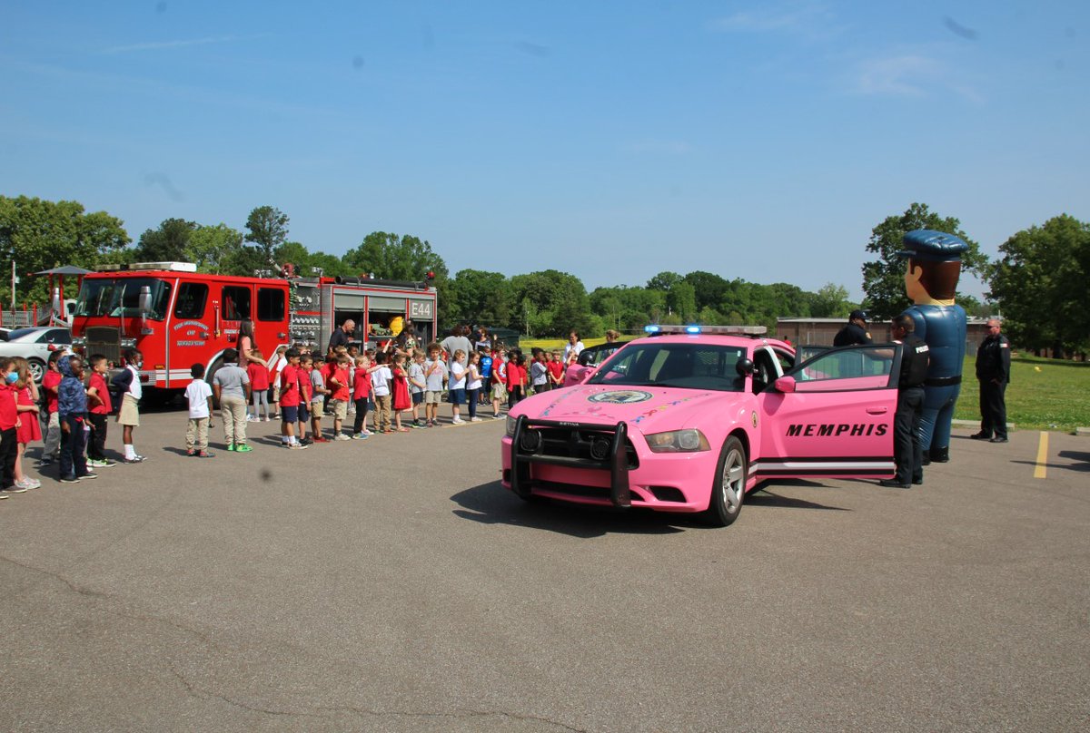 MEM_Fire's tweet image. Today members of Engine 44 participated in "Careers on Wheels" @richlandscs. This event focused on K-2nd graders; the students could see the fire engine, police car, and even a K-9. Thanks for letting us be a part of the fun @MEM_PoliceDept .