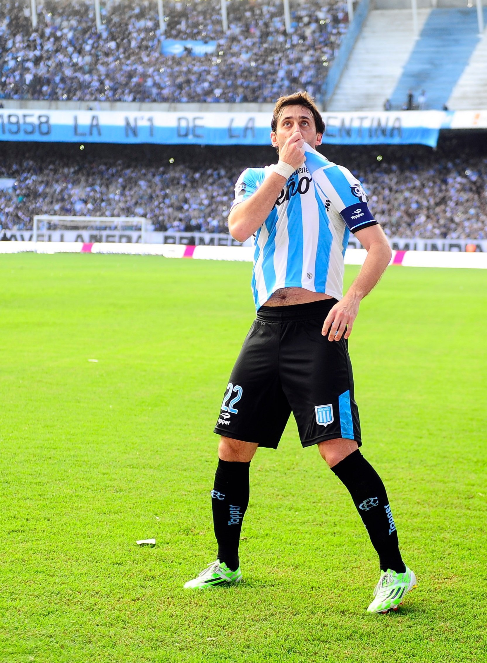 Racingmaníacos on X: "#Racing peleaba las últimas posiciones y Diego Milito  volvió a ser campeón con #Racing  https://t.co/aBwblZ4ipw" / X