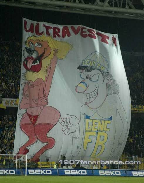 061Cngz's tweet photo. Daha niceleri var @Fenerbahce  ilk önce kendi pisliginizi TEMİZLEYİN sonra etrafa saldırın. Yönetimin başına geldiginizden beri ne yaptınız en iyi yaptığınız tek şey ağlamak şikayet etmek başka birşey değildir.. https://t.co/OLBK1urJBi