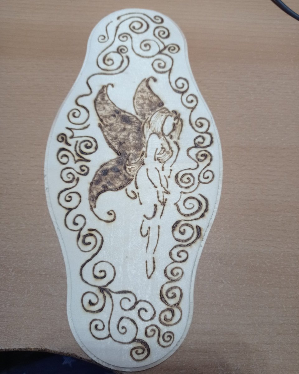 CsillaChannel's tweet photo. fairy on wood... #pyro #woodwork #woodcrafts #handmade #craft #art #Fairy #burn #woodburning https://t.co/ueLEL4MPlL