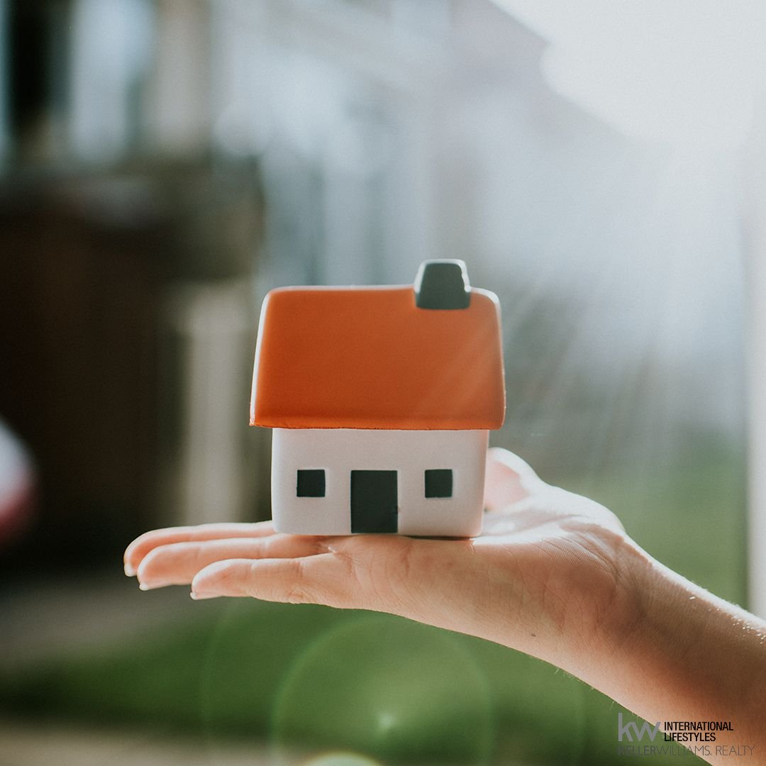 GomezRealtyTeam's tweet image. 🚨 Bad Joke Alert 🚨
What’s a good sign you’re going to get a great price for your home?
A for-sale sign with my name on it!
It is my duty to make sure you get every penny you deserve out of your property.
Send me a DM for a free assessment! (786)319-1322😀
#sale #salesign #home