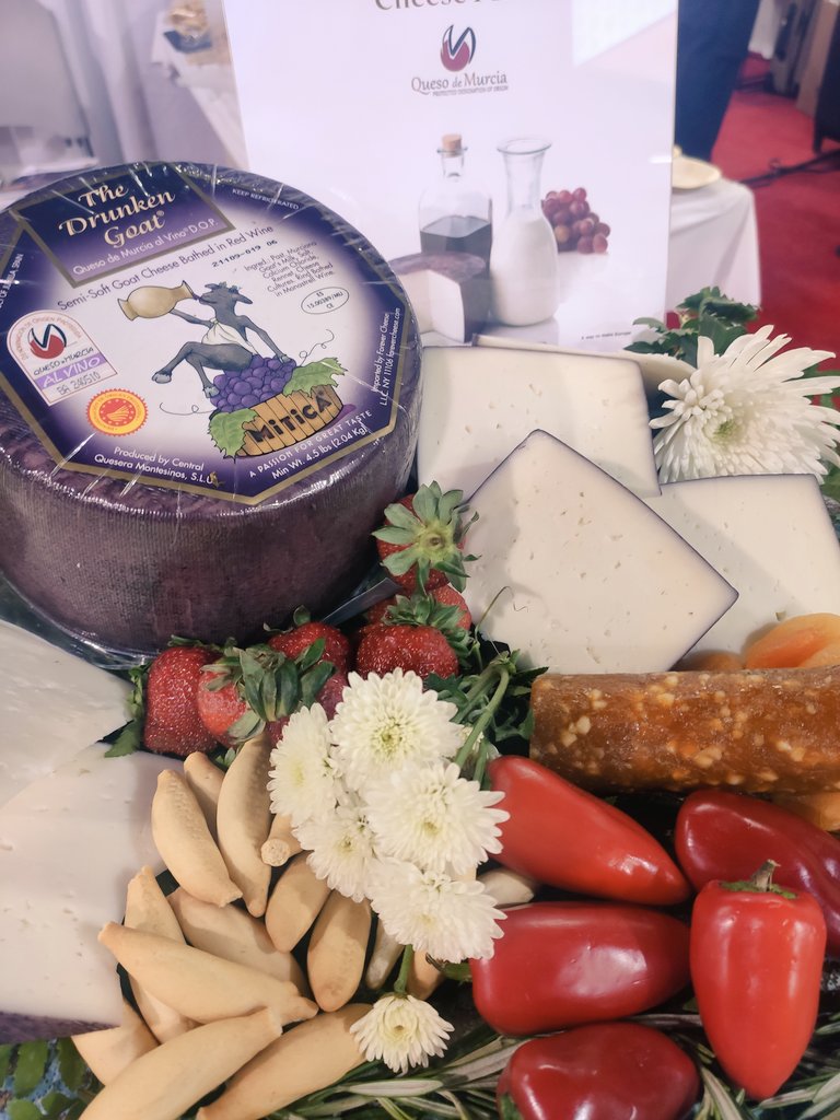 SpainFoodWineUS's tweet photo. Discovering and enjoying Murcia Al Vino #cheese @QUESOMURCIA_DOP at @Catersource_llc
🧀!! #Catersource #Thespecialevent https://t.co/RQxrW4WBaO