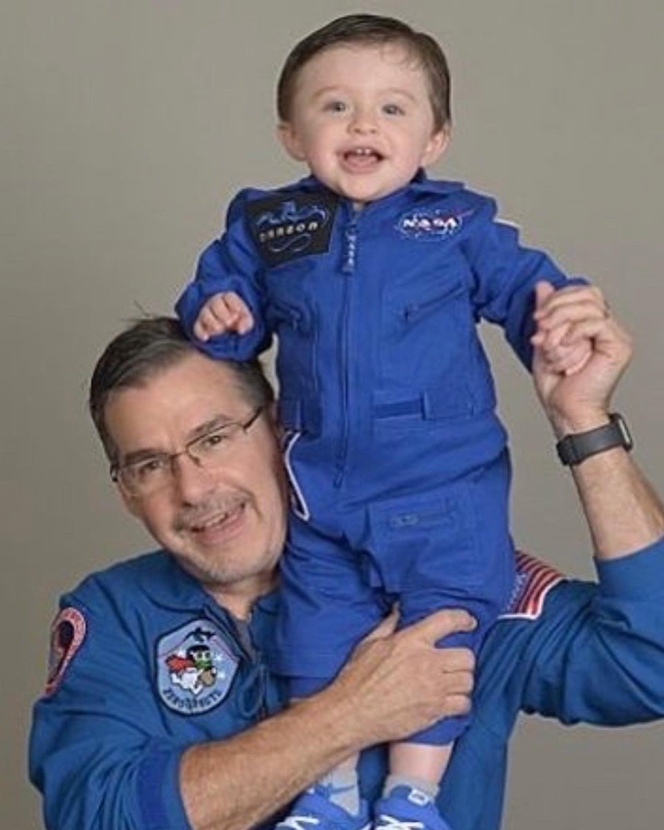 aparrisx's tweet photo. Looking through old photos and found my kids 1992 Halloween costumes as Astronauts. Let be know I encourage every generation to think about space, even my grandson. #theinspired24 #wearespacehero #flyspacehero #space #astronauts #iss #nasa #spacex @wearespacehero https://t.co/RR9XJqVDwf