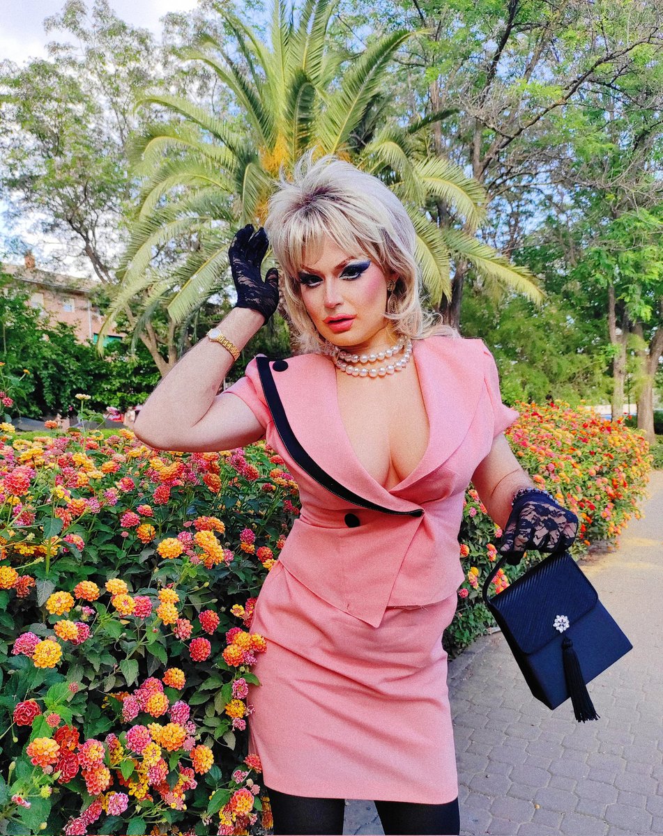 JuanThisWay's tweet photo. 🌼🏵️ Una señora disfrutando del Mayo Cordobés 🏵️🌼 https://t.co/loEIMICiVw