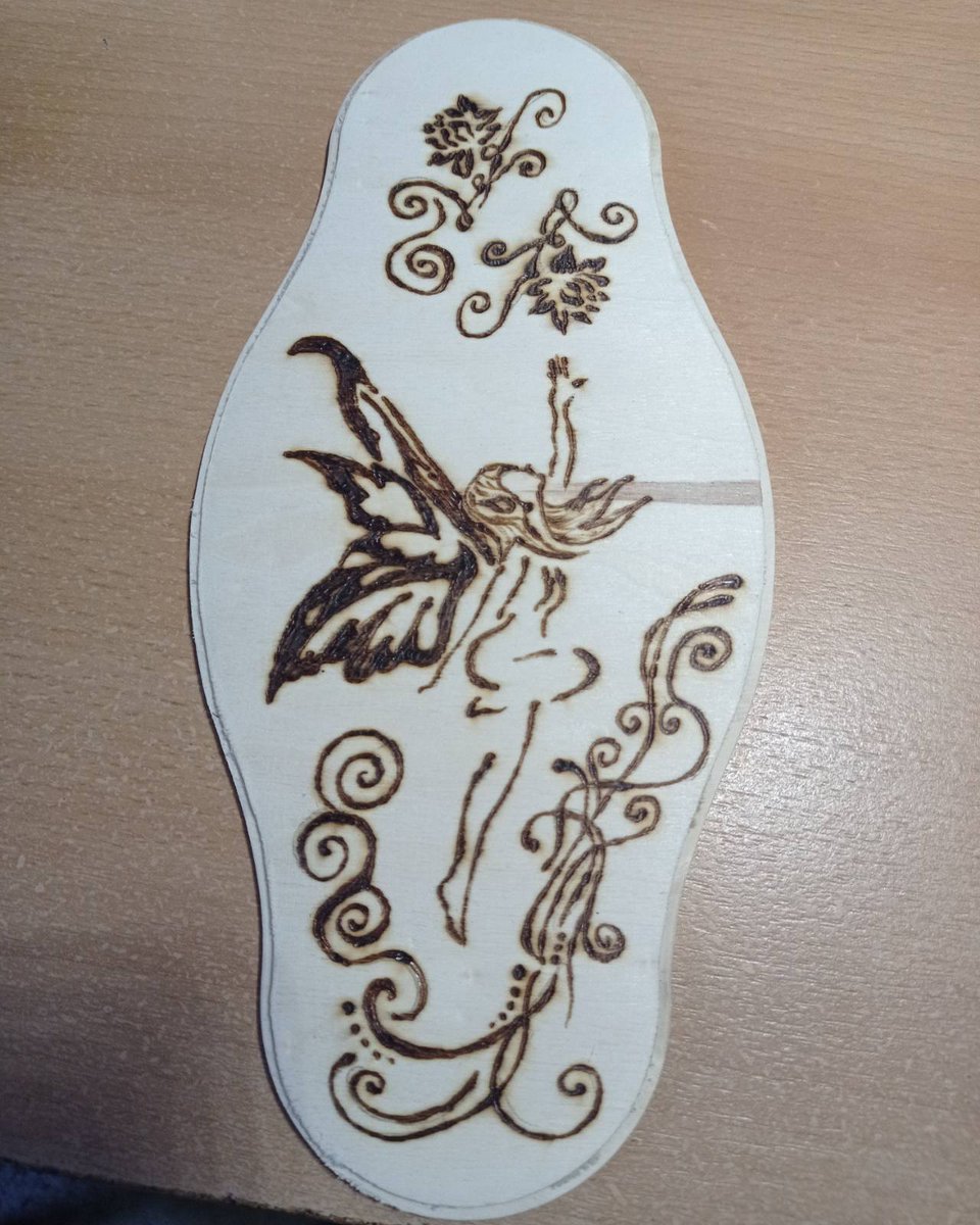 CsillaChannel's tweet photo. cute wood fairy burnt on wood #art #woodcrafts #Fairy #wings #pretty #wood #bois #pyrography #pirografia #pyro https://t.co/iOgAHtCahD