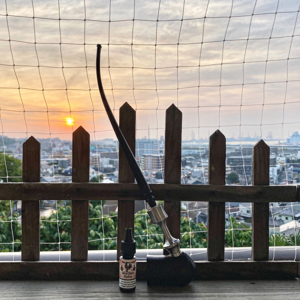 vapemattuxo's tweet photo. 朝だ。
#tomklarksliquid #handckeck #japanesevaper
#vape #rda #antiquityrda #hoitomod #gandalfpipe #epipe https://t.co/KgWaAG2EGi