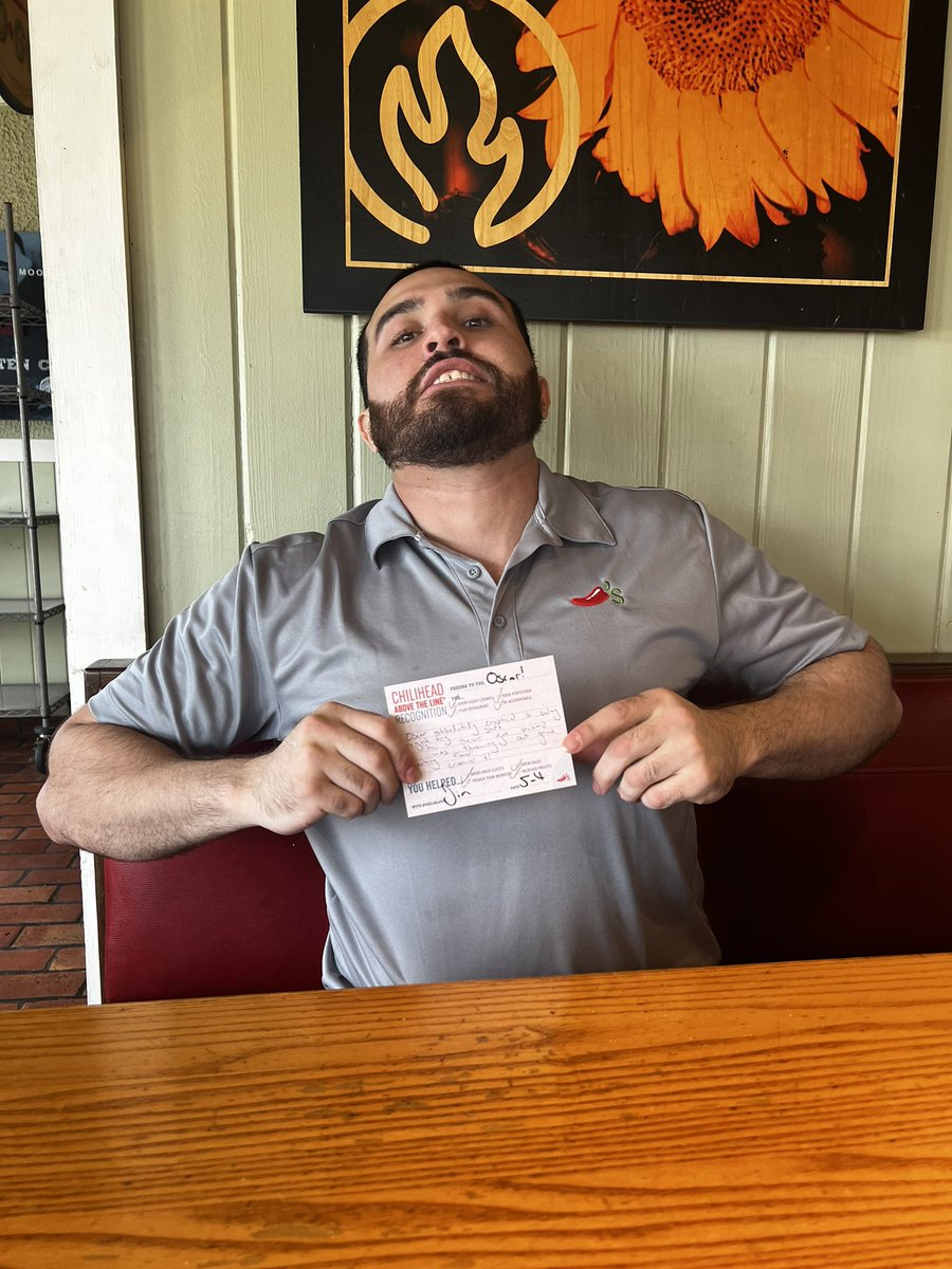 JimFromChilis's tweet image. Oscar is absolutely crushing his HOH training. Such a natural! #tmtocsl #chilislove @HeatherArcenea5