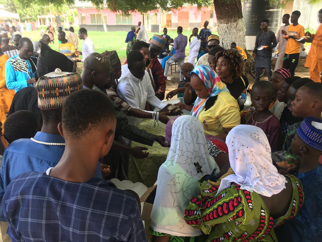 naamomolartey's tweet photo. Muslims across the Constituency converged at the Nungua Preseco Gardens to participate in the Eid ul Fitr festival held to mark the end of a successful 30-day fast of Ramadan
As usual, my team was present with refreshing Fruit Packs #MadeWithLove
#ServiceInHumility #JustMomoIt https://t.co/QUrWC2Rzm1