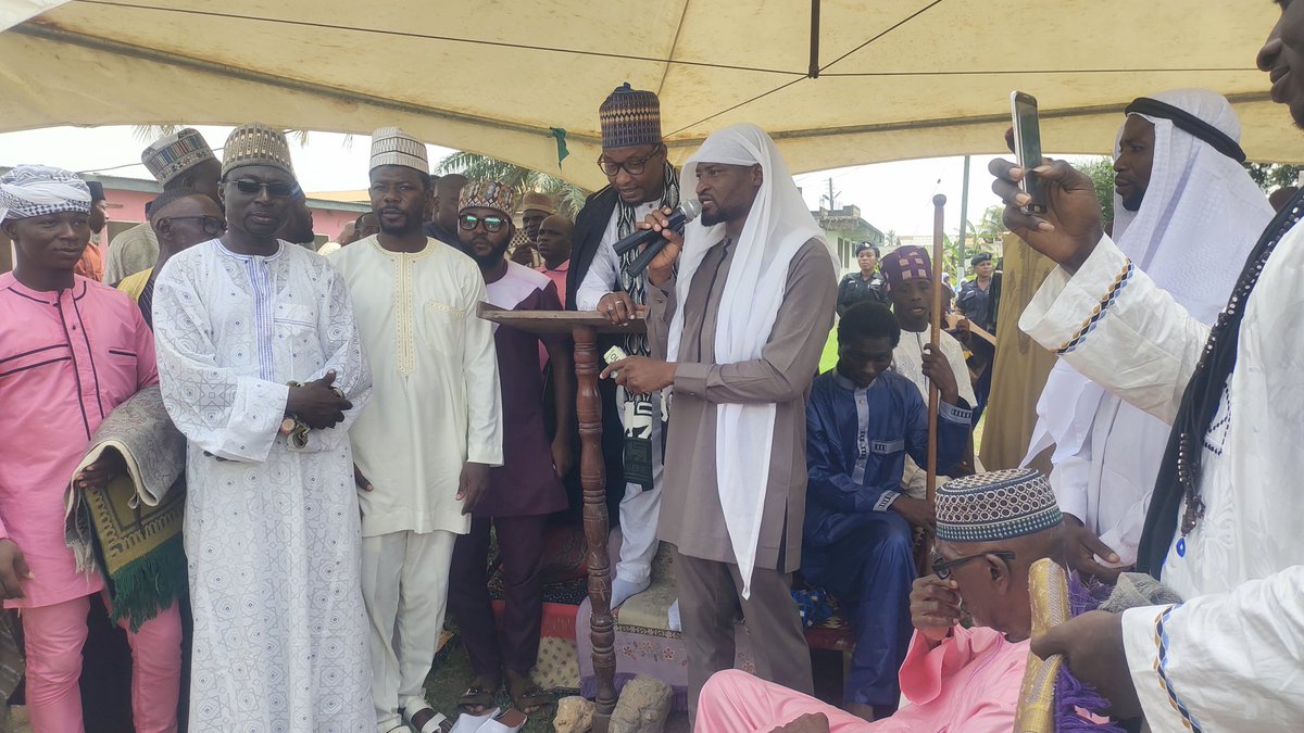 naamomolartey's tweet photo. Muslims across the Constituency converged at the Nungua Preseco Gardens to participate in the Eid ul Fitr festival held to mark the end of a successful 30-day fast of Ramadan
As usual, my team was present with refreshing Fruit Packs #MadeWithLove
#ServiceInHumility #JustMomoIt https://t.co/QUrWC2Rzm1