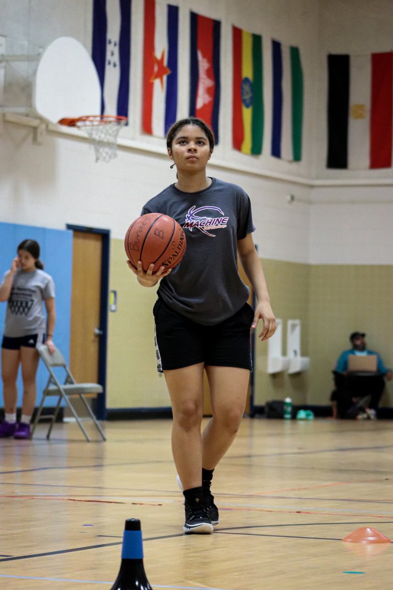 MACHINE_Hoops's tweet photo. Great time last night at the College Elite Prep Clinic. All the young ballers ⛹️‍♀️⛹️‍♂️ got to not only develop their skills, but get the tools to reach their goals of playing at the college level and being a #studentathlete. Thank you to all the contributors for their time 🔥🦾❤️ https://t.co/HhbHVX4djj