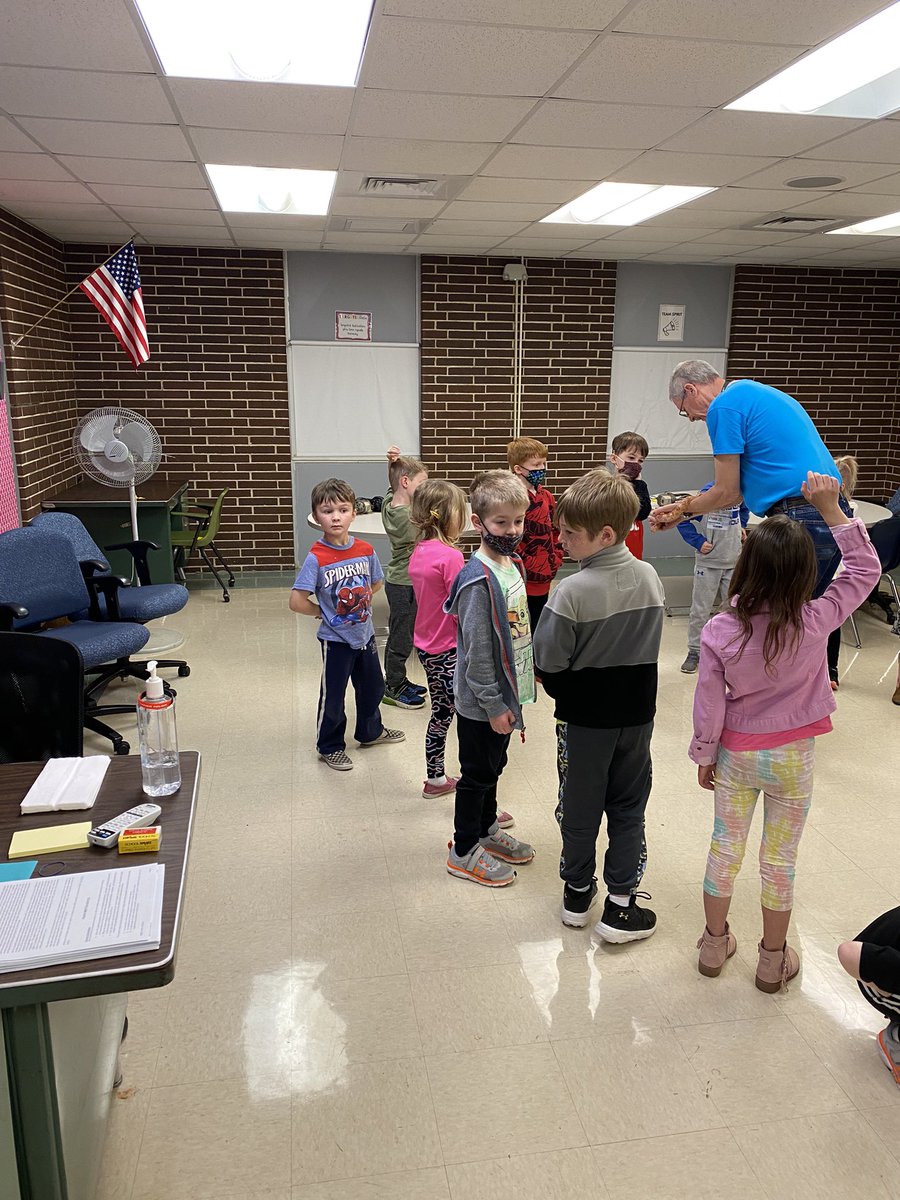 Scovill Zoo came to WL today! Thank you to our PTA for providing the funds for this visit! We learned about animal senses and were able to pet all of the animals. #wlcardpride